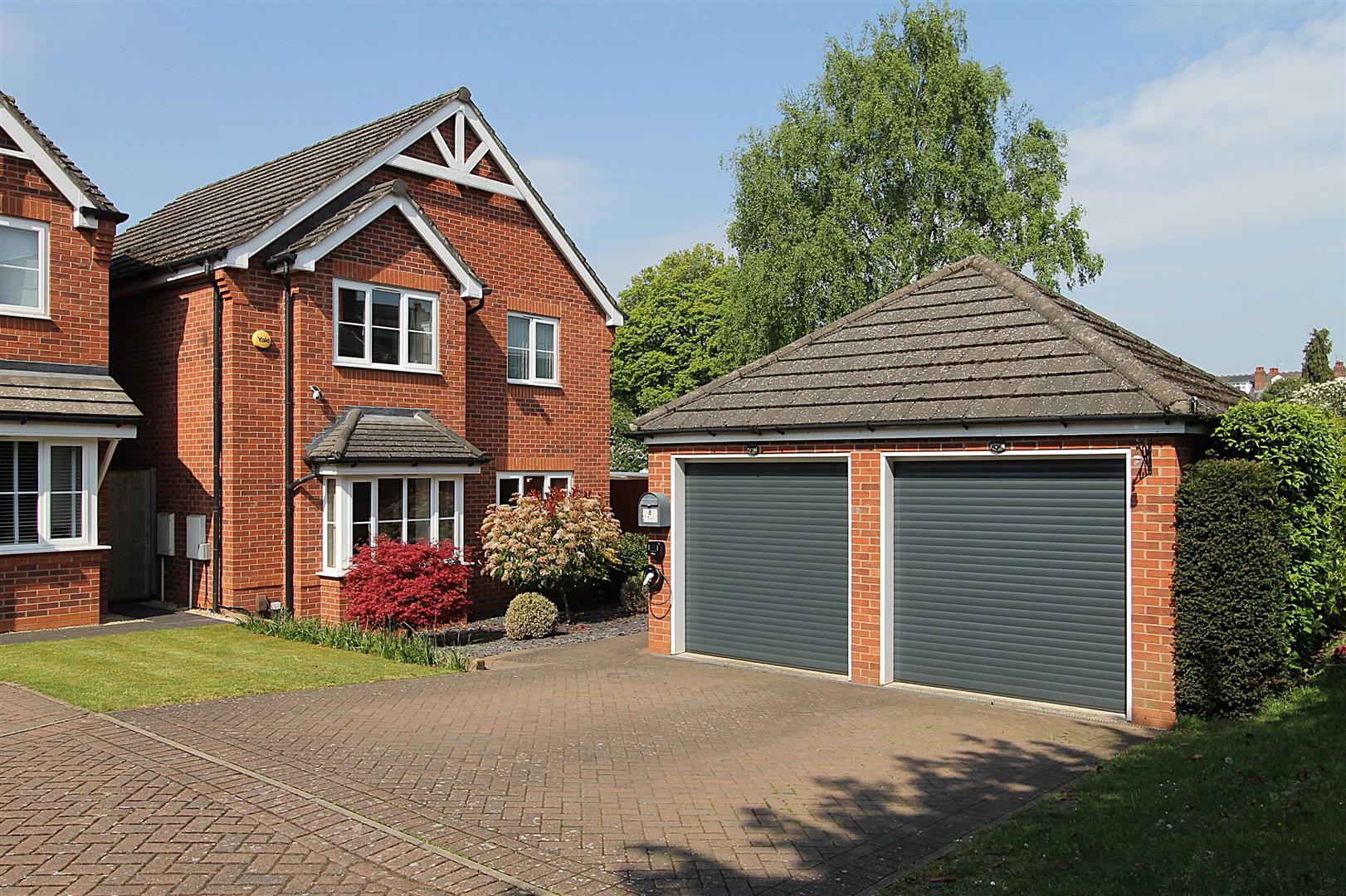 4 bed property in Shrubbery Gardens, Kidderminster